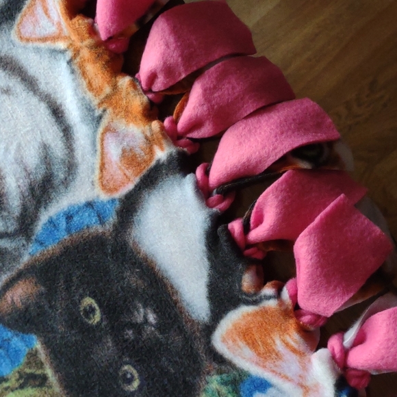 Handmade No-Sew Anti-Pill Fleece Kittens Tie Blanket Throw 45x50 - Picture 6 of 7